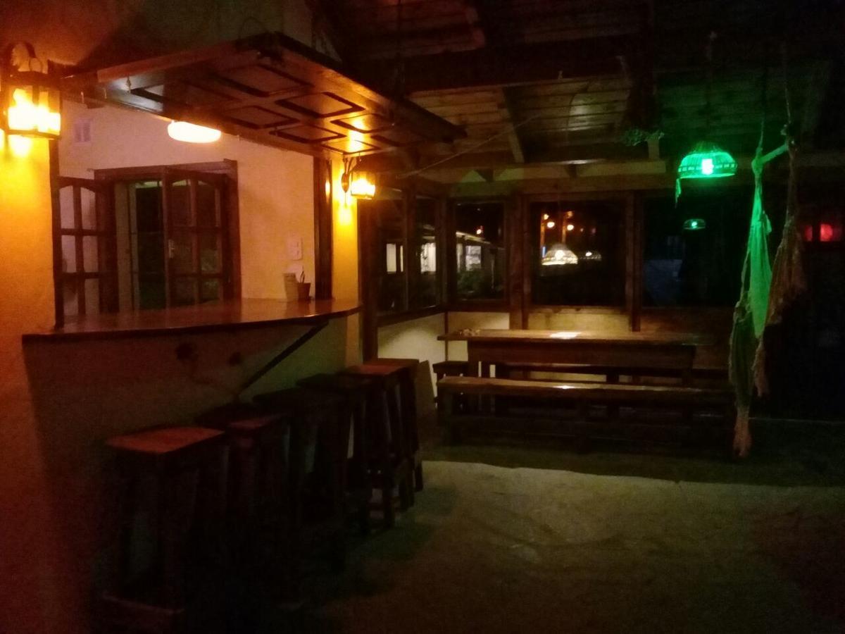 La Casa Del Arbol - Hostel אל בולסון מראה חיצוני תמונה