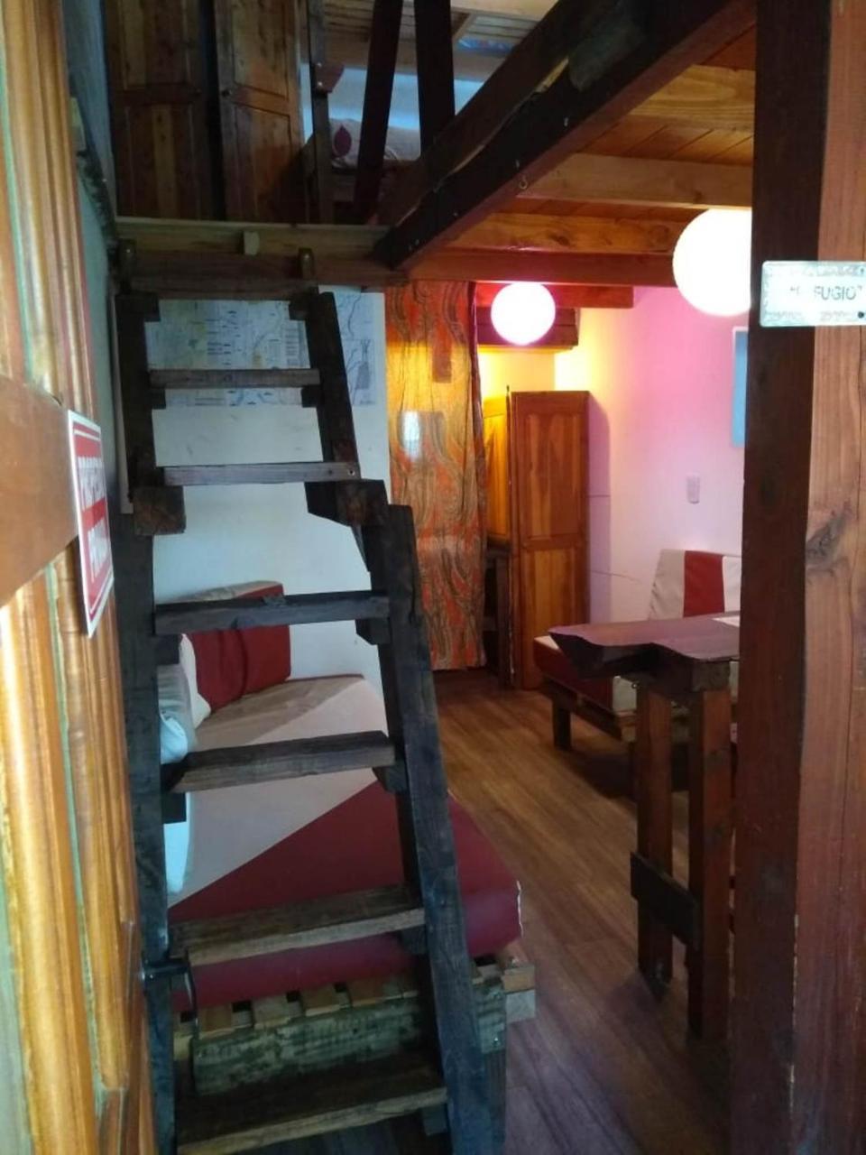 La Casa Del Arbol - Hostel אל בולסון מראה חיצוני תמונה